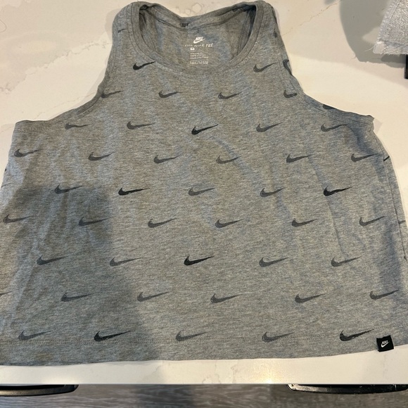 Nike Heather Gray Athletic Crop Top - Picture 2 of 5